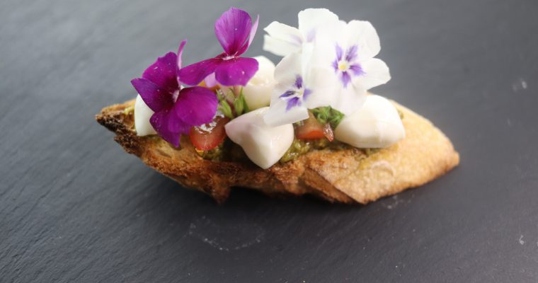 🌸 Tartine Florale & Gourmande : L’Équilibre Parfait entre Fraîcheur et Élégance !